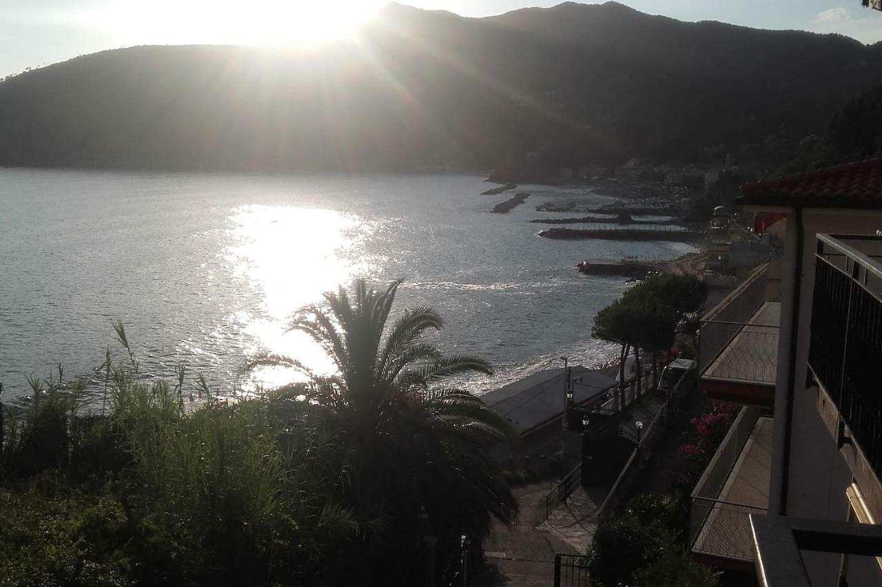 Un Gioiello Con Vista Mare Villa โมเนเลีย ภายนอก รูปภาพ